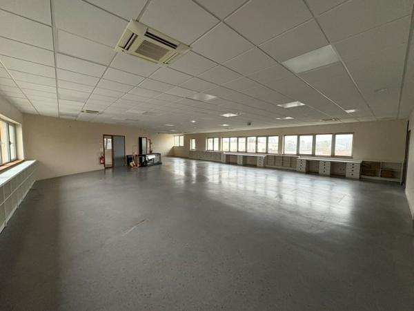 A LOUER BUREAUX 488 M2 AGNETZ