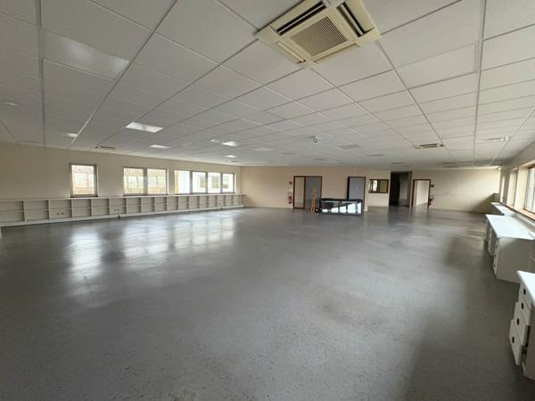 A LOUER BUREAUX 488 M2 AGNETZ
