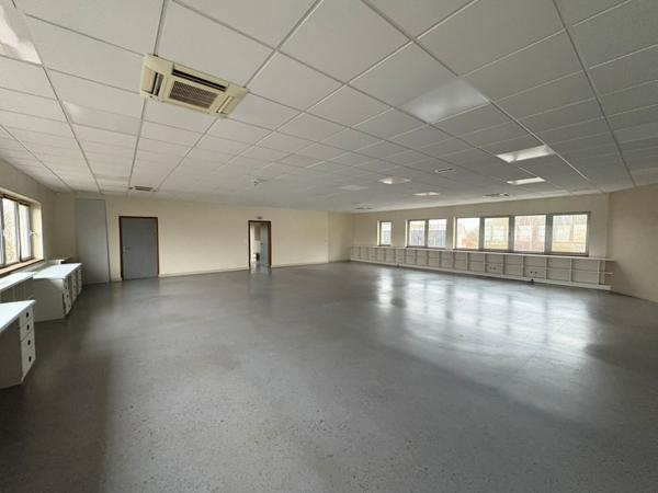 A LOUER BUREAUX 488 M2 AGNETZ