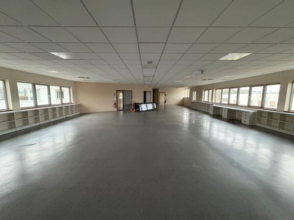 A LOUER BUREAUX 488 M2 AGNETZ