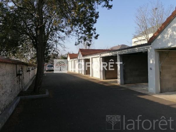 Location parking / box près de Dammarie-les-Lys - 99 €/mois
