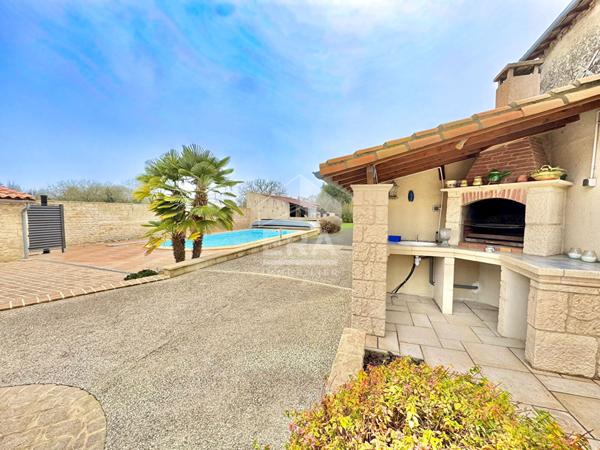 À découvrir sur Chauray : belle maison à étage avec piscine