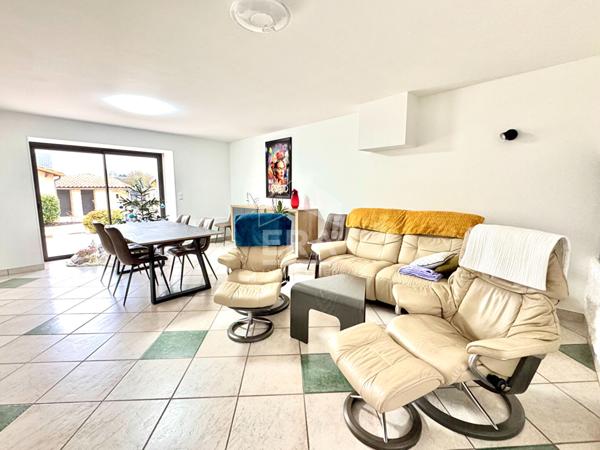 À découvrir sur Chauray : belle maison à étage avec piscine