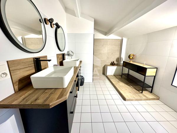 À découvrir sur Chauray : belle maison à étage avec piscine