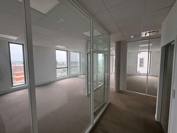 À louer - Bureaux modernes de 303 m² à Fleury-les-Aubrais - Quartier Interives