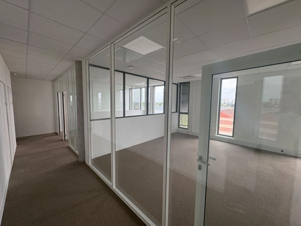 À louer - Bureaux modernes de 303 m² à Fleury-les-Aubrais - Quartier Interives