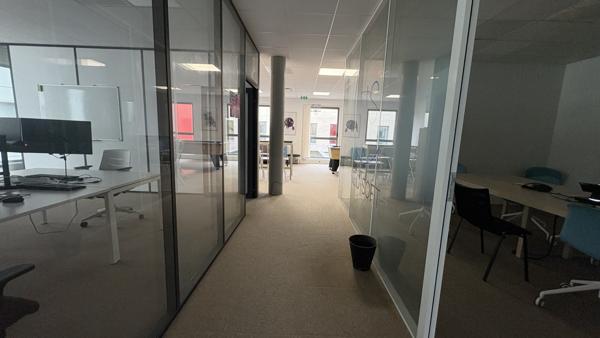 À louer - Bureaux modernes de 303 m² à Fleury-les-Aubrais - Quartier Interives