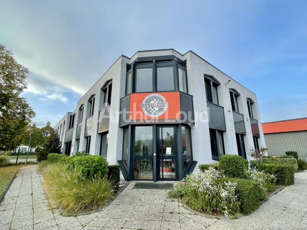 Bureaux rénovés à louer - 400 m² divisibles, climatisation - Villeneuve-d'Ascq, secteur La Pilaterie (métro Les Prés)