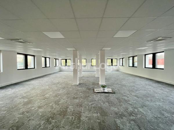 Bureaux rénovés à louer - 400 m² divisibles, climatisation - Villeneuve-d'Ascq, secteur La Pilaterie (métro Les Prés)