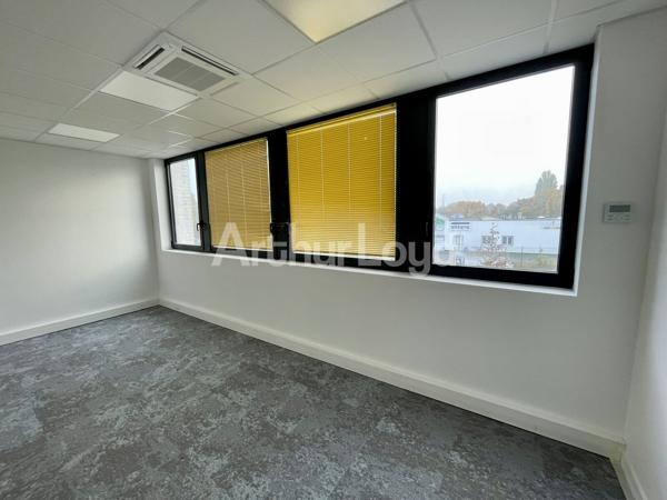 Bureaux rénovés à louer - 400 m² divisibles, climatisation - Villeneuve-d'Ascq, secteur La Pilaterie (métro Les Prés)