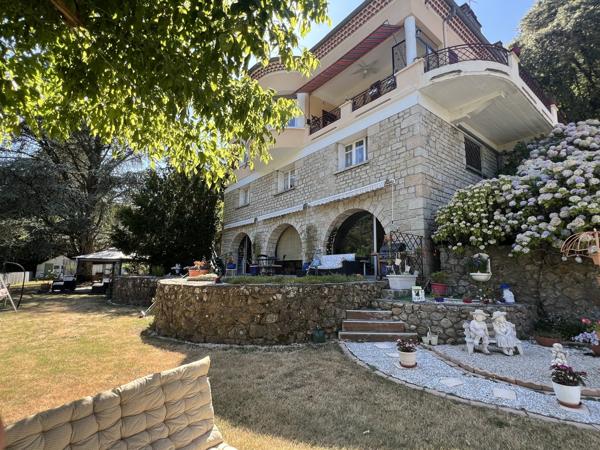 Propriété de charme avec piscine au bord de l’Ardèche, Vals-les-Bains