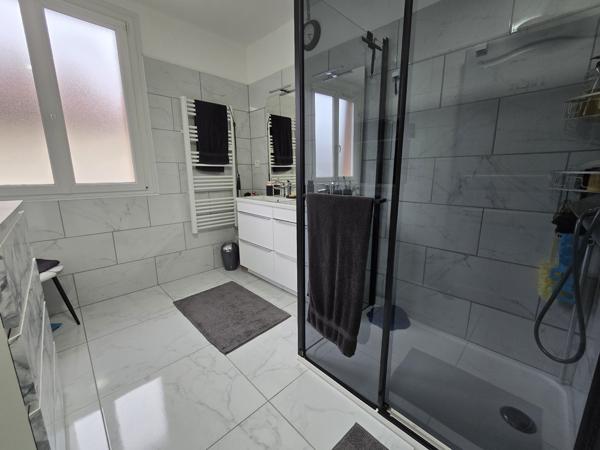 Maison sur sous sol avec 4 ch