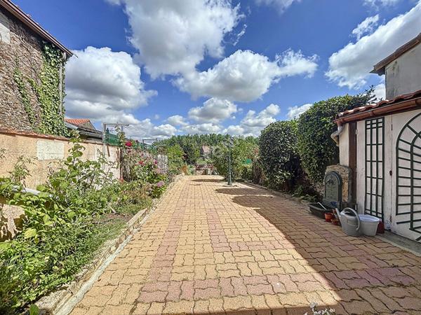 Charmante maison à vendre à Saint Jean de Boiseau 3 chambres , jardin et garage.