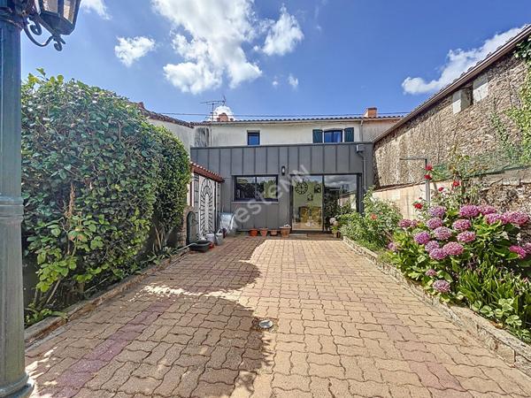 Charmante maison à vendre à Saint Jean de Boiseau 3 chambres , jardin et garage.