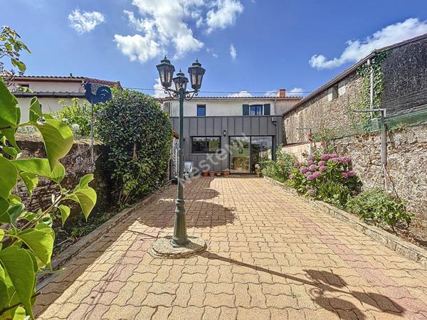 Charmante maison à vendre à Saint Jean de Boiseau 3 chambres , jardin et garage.