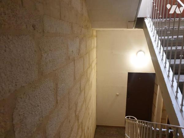 Immeuble de rapport composé de 5 logements avec deux garages et une remise