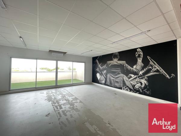 Bureaux à louer à Villeneuve les Maguelone dans immeuble récent