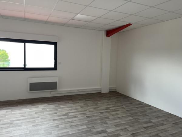 LOCATION BUREAU 112M2 -PARC ALATA