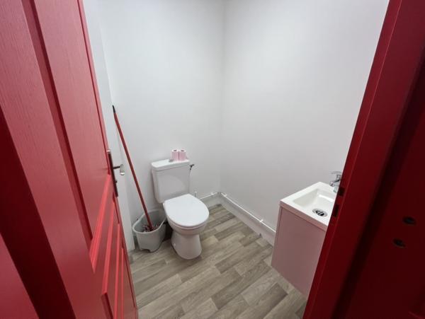 LOCATION BUREAU 112M2 -PARC ALATA