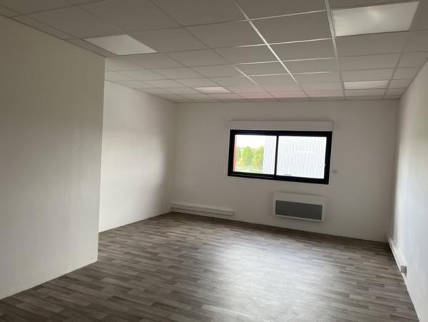 LOCATION BUREAU 112M2 -PARC ALATA