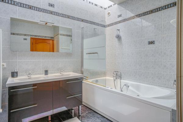 Maison VIRY-CHATILLON - GRAND PARIS - 12 pièce(s) 5 chambres 350m²