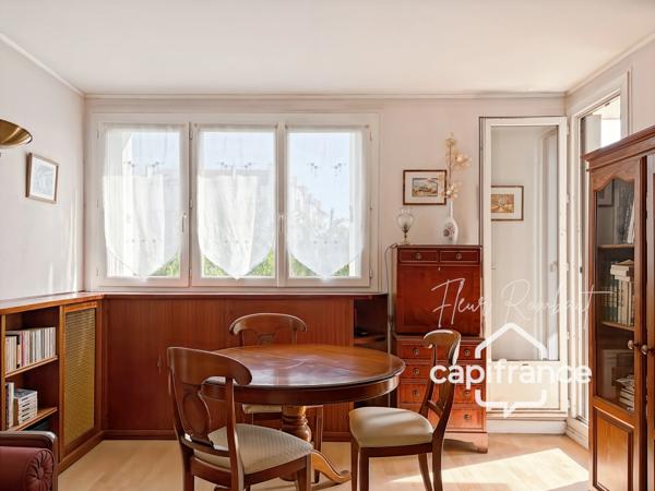 Appartement 2 pièces lumineux avec loggia, balcon, cave et parking proche gare