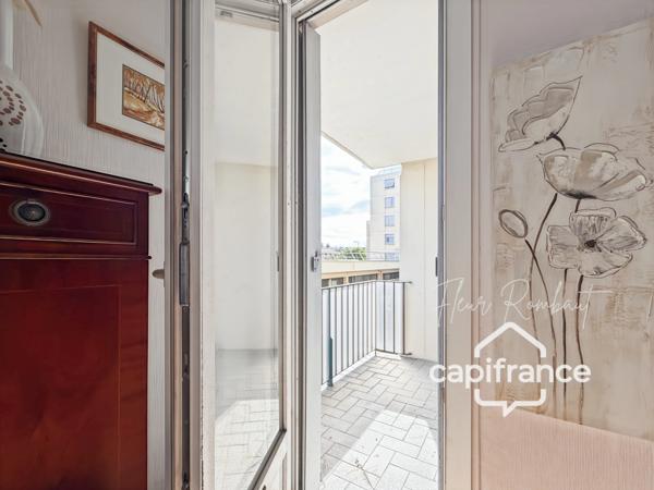 Appartement 2 pièces lumineux avec loggia, balcon, cave et parking proche gare