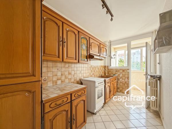 Appartement 2 pièces lumineux avec loggia, balcon, cave et parking proche gare