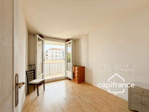 Appartement 2 pièces lumineux avec loggia, balcon, cave et parking proche gare