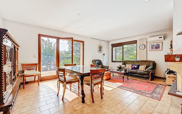 Maison à vendre    7 pièces •  Saint-Raphaël