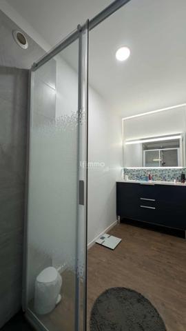 Maison 4 faces rénovée avec grand terrain, piscine et cuisine d'été