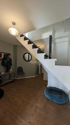 Maison 4 faces rénovée avec grand terrain, piscine et cuisine d'été