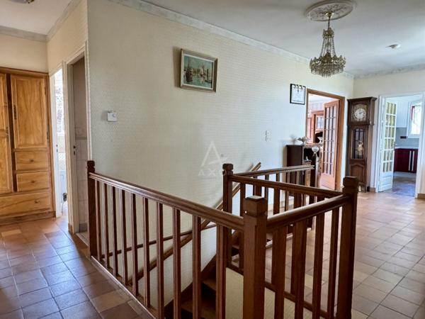 Magnac-sut-Touvre, maison 4 chb sur sous-sol semi enterré