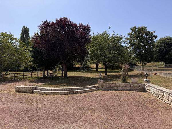 Magnac-sut-Touvre, maison 4 chb sur sous-sol semi enterré