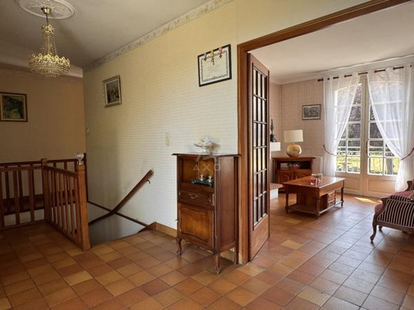 Magnac-sut-Touvre, maison 4 chb sur sous-sol semi enterré