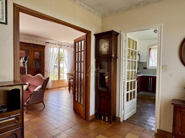 Magnac-sut-Touvre, maison 4 chb sur sous-sol semi enterré