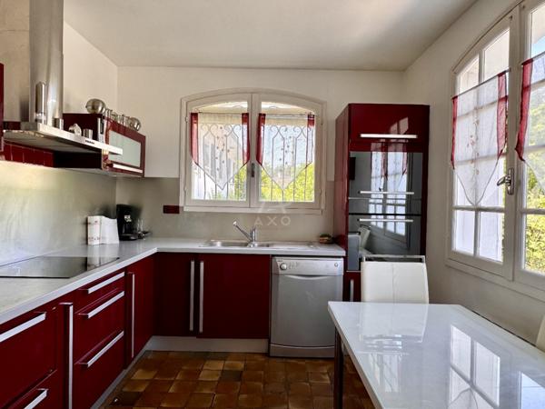 Magnac-sut-Touvre, maison 4 chb sur sous-sol semi enterré