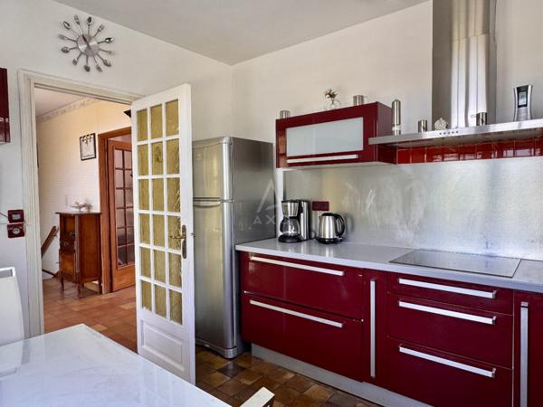 Magnac-sut-Touvre, maison 4 chb sur sous-sol semi enterré