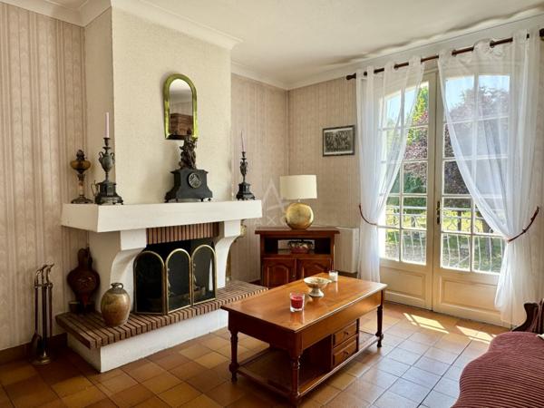 Magnac-sut-Touvre, maison 4 chb sur sous-sol semi enterré