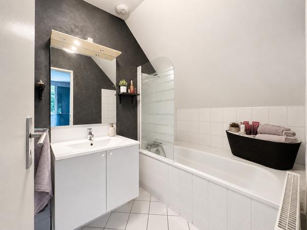 Maison
         5 pièces
        - 115 m² 339 000 € *