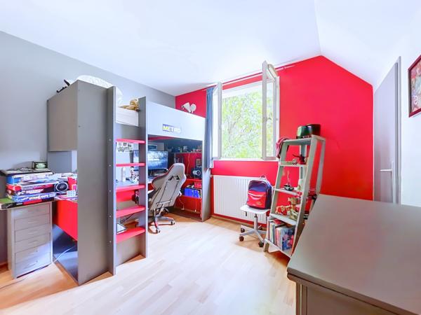 Maison
         5 pièces
        - 115 m² 339 000 € *
