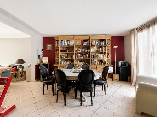 Maison
         5 pièces
        - 115 m² 339 000 € *