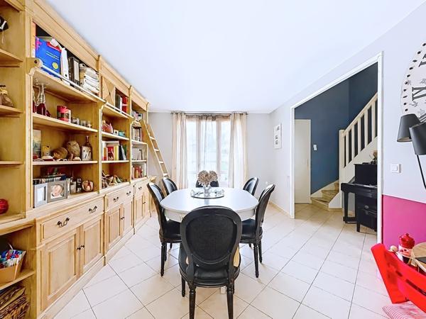 Maison
         5 pièces
        - 115 m² 339 000 € *