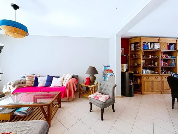 Maison
         5 pièces
        - 115 m² 339 000 € *