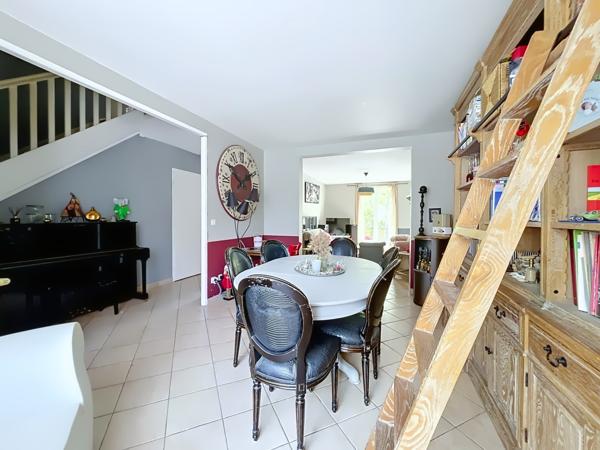 Maison
         5 pièces
        - 115 m² 339 000 € *