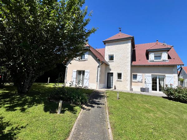 EXCLUSIVITE => Magnifique maison de 220 m2 sur un terrain clos de 10 ares - BAVILLIERS limite BELFORT - Secteur calme