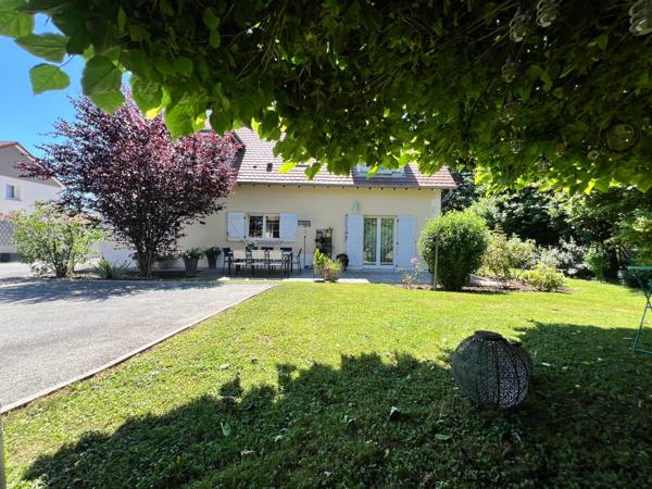 EXCLUSIVITE => Magnifique maison de 220 m2 sur un terrain clos de 10 ares - BAVILLIERS limite BELFORT - Secteur calme