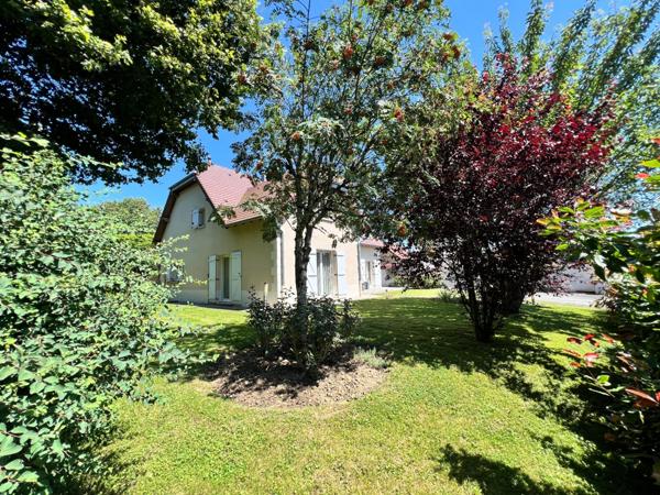 EXCLUSIVITE => Magnifique maison de 220 m2 sur un terrain clos de 10 ares - BAVILLIERS limite BELFORT - Secteur calme