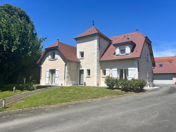 EXCLUSIVITE => Magnifique maison de 220 m2 sur un terrain clos de 10 ares - BAVILLIERS limite BELFORT - Secteur calme