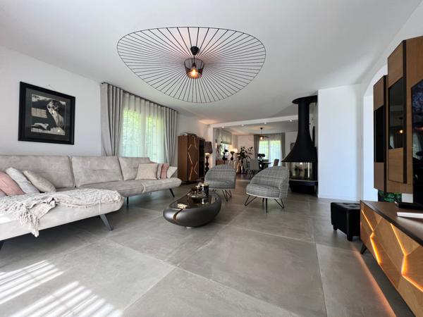 EXCLUSIVITE => Magnifique maison de 220 m2 sur un terrain clos de 10 ares - BAVILLIERS limite BELFORT - Secteur calme